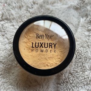 Ben Nye Banana Luxury Powder